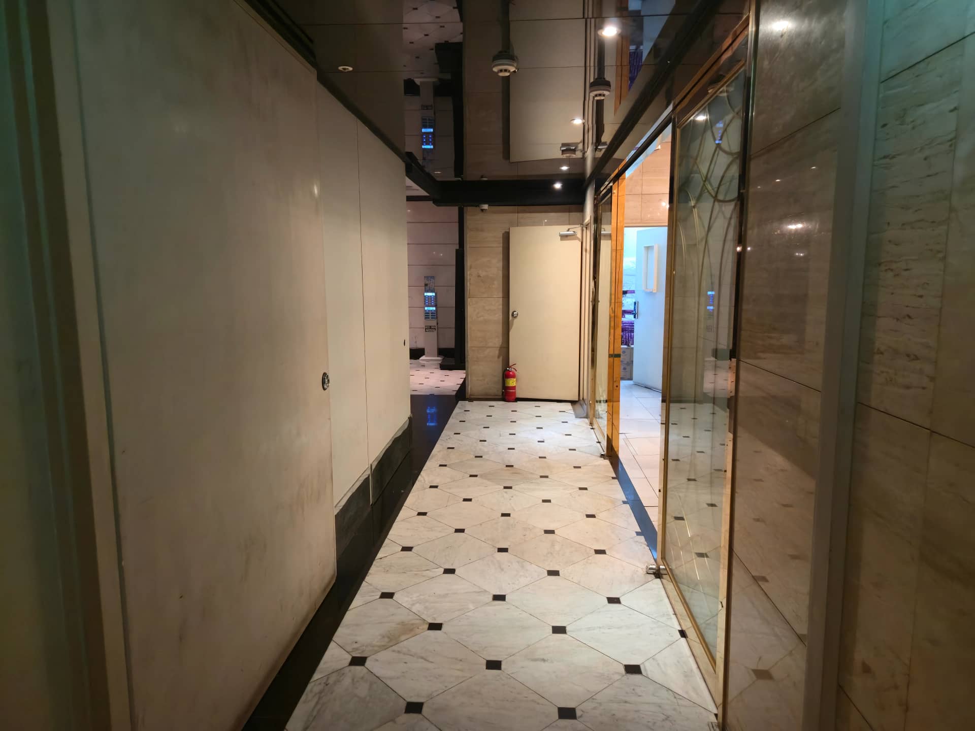 강남 쩜오 구구단 룸 사진 — 하이엔드 소재의 룸 내부 (7)